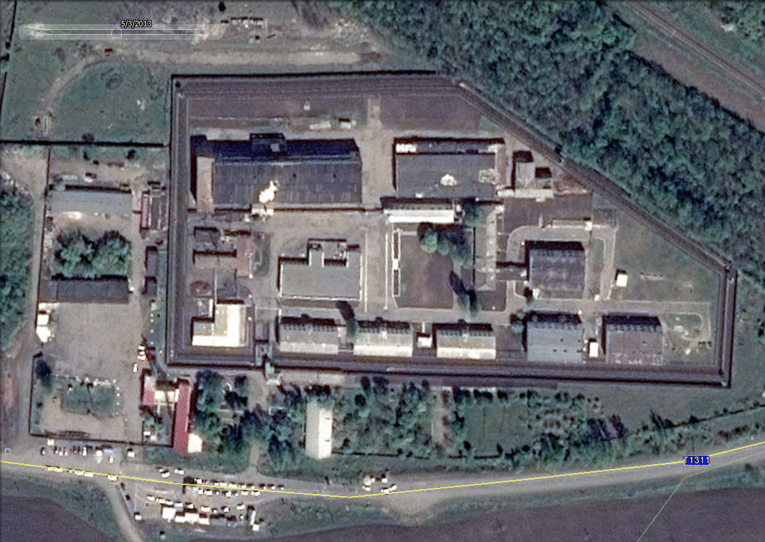 Серия спутниковых снимков колонии №68 в поселке Червонопартизанск в Google Earth с мая 2013 по апрель 2015 г.