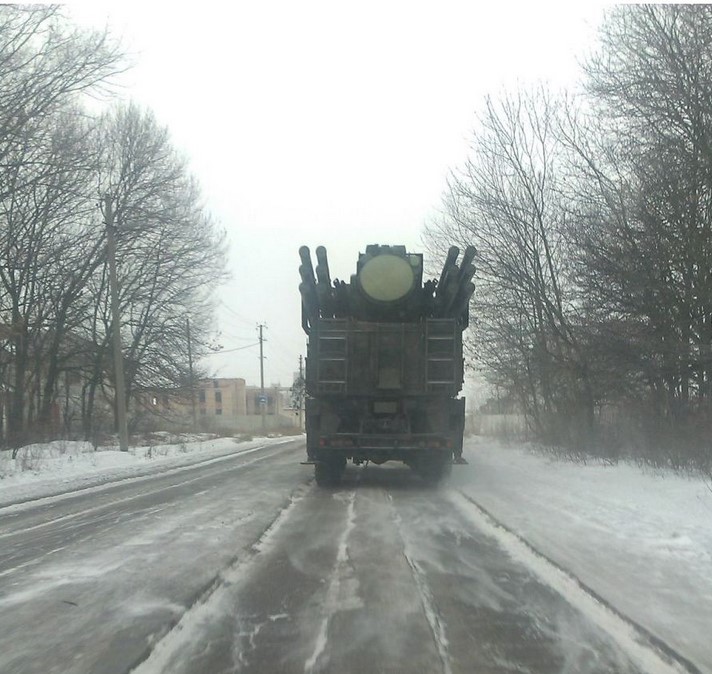 Фотография, снятая анонимным фотографом на дороге близ Макеевки в январе 2015 года